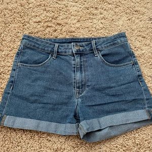 selling regular shorts stretch waist in a size 4. brand is H&M!